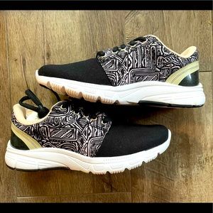 Inkkas “Tekkies” Flexaire Sneaker NWT